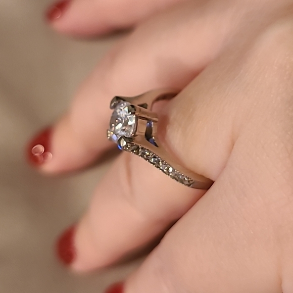 High cubic zirconia main stone with channel stones stainless steel ring - Picture 3 of 7